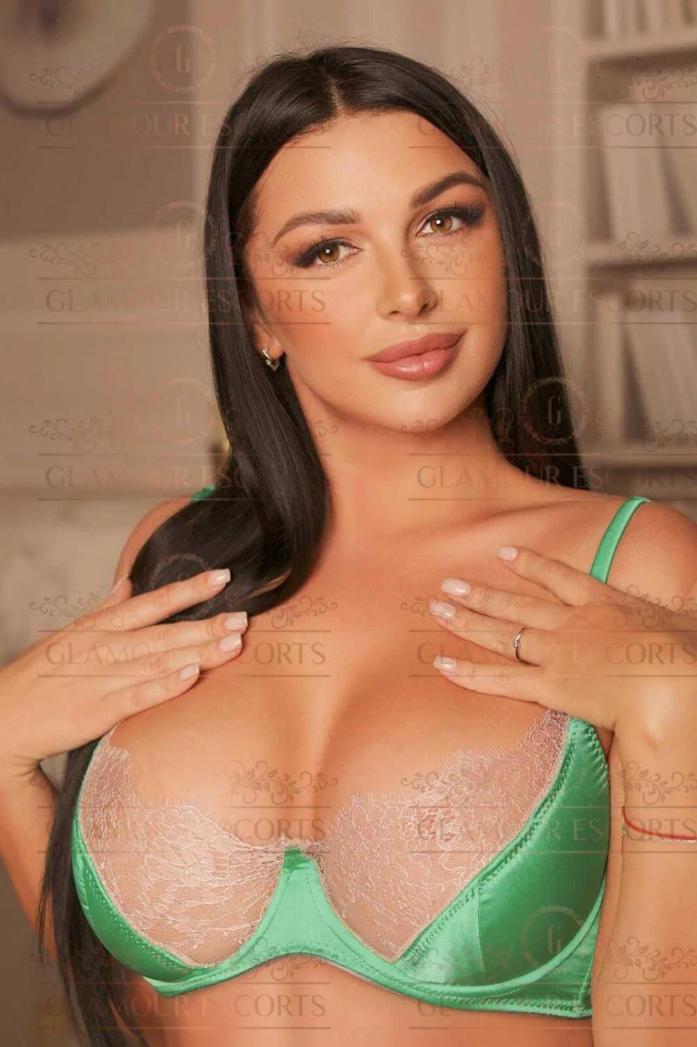 Featured Image for Karina-4