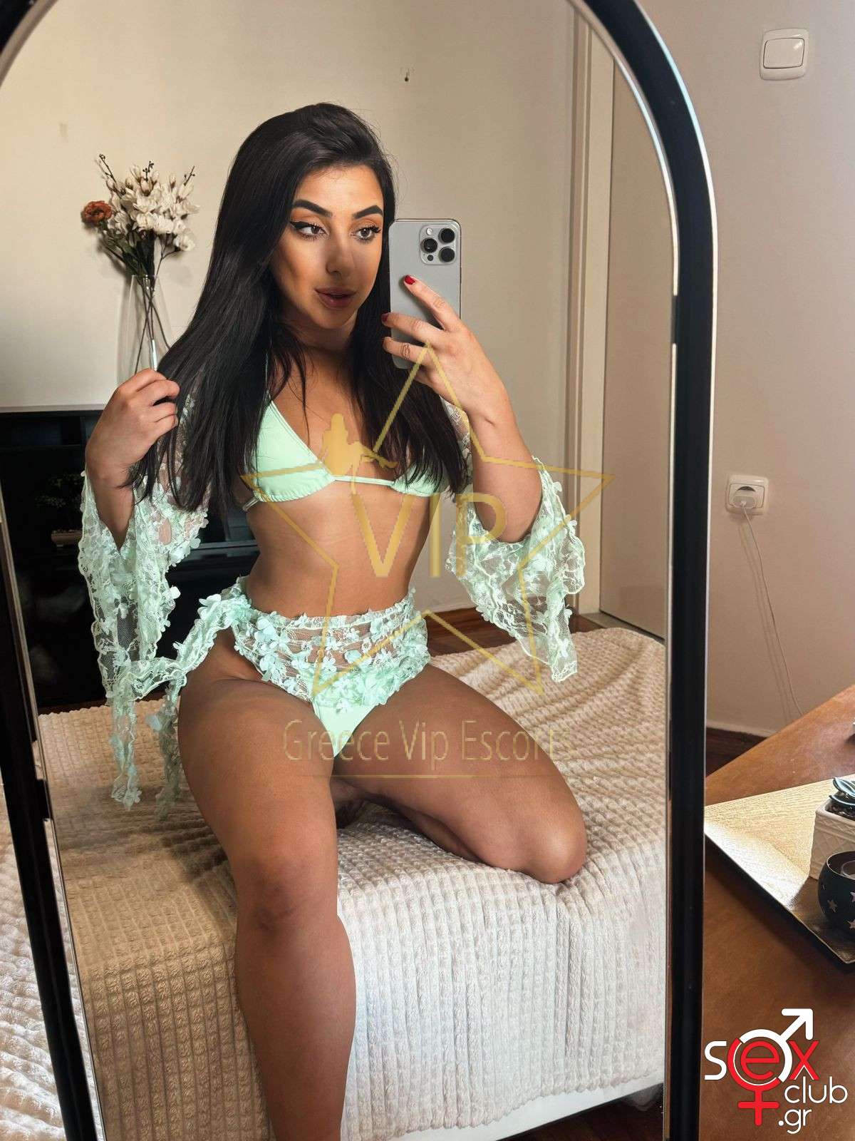 Escort-Larissa-2-8983