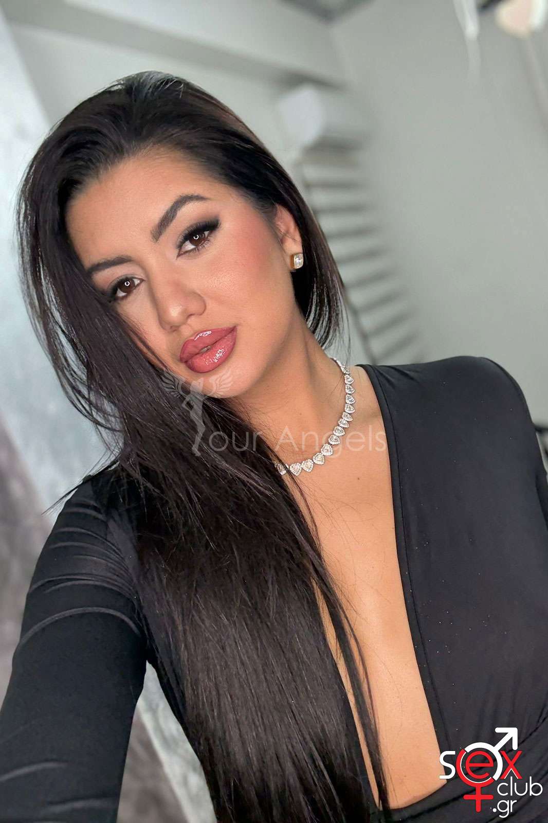 Escort-Crystal-10675