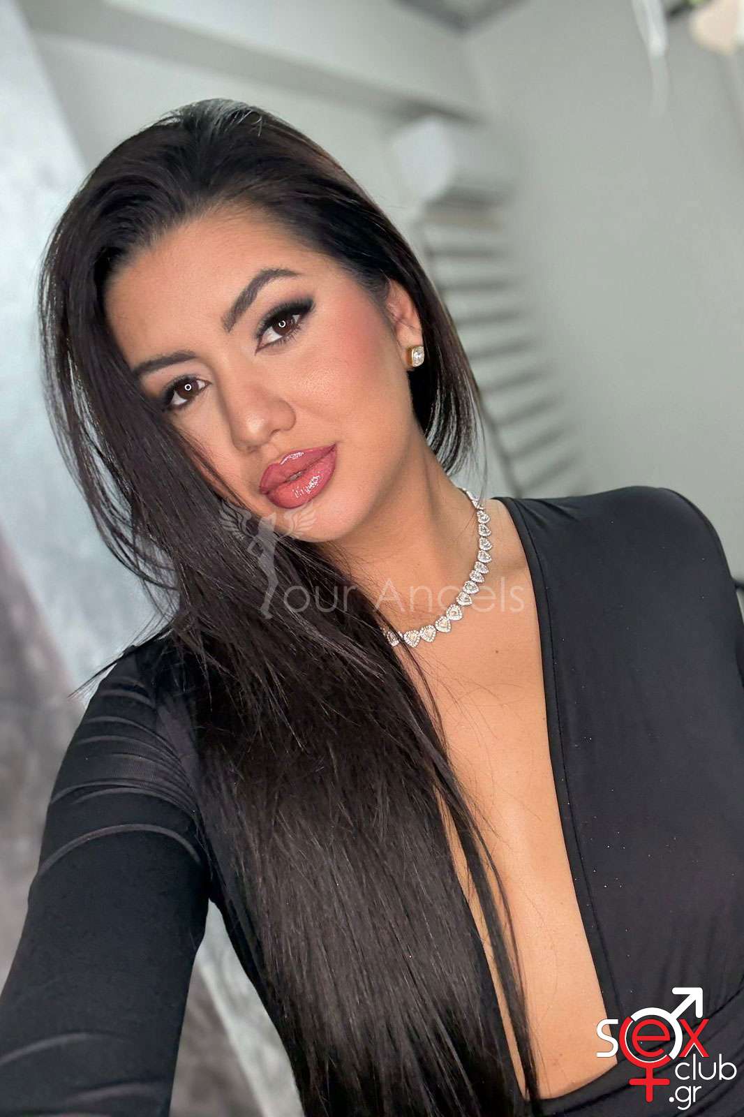 Escort-Crystal-10675