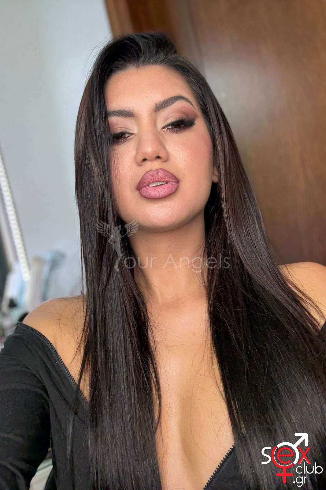 Escort-Crystal-10675