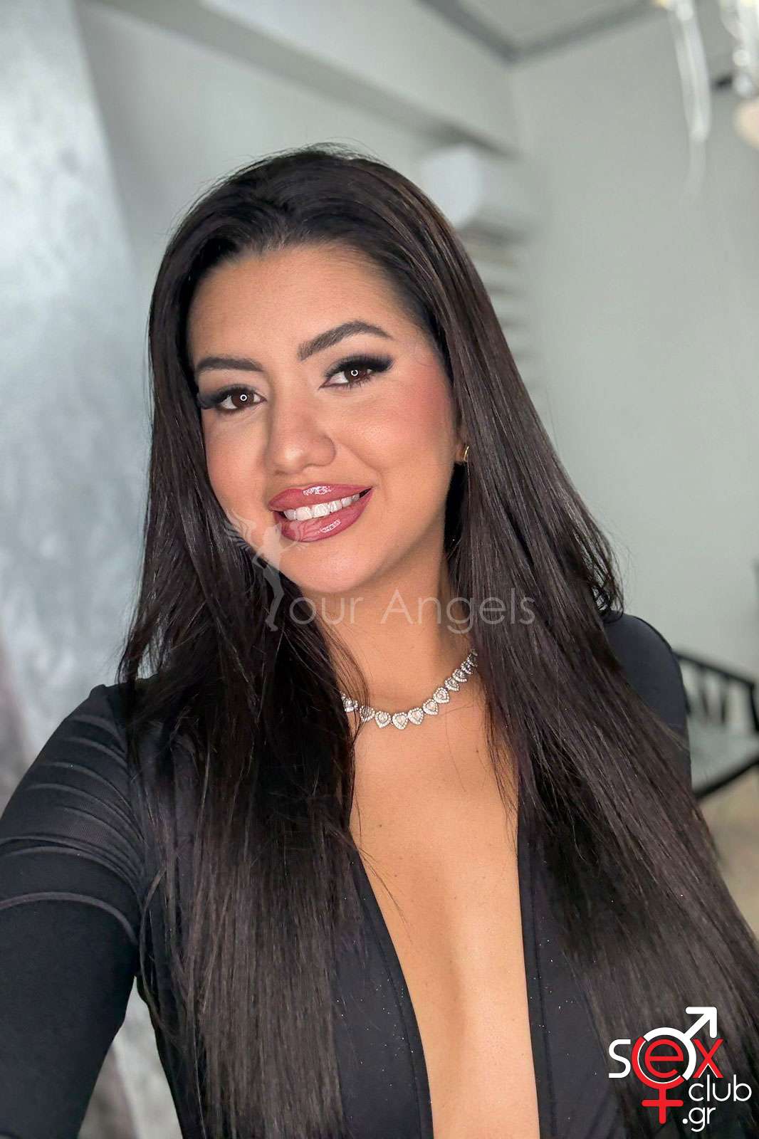 Escort-Crystal-10675