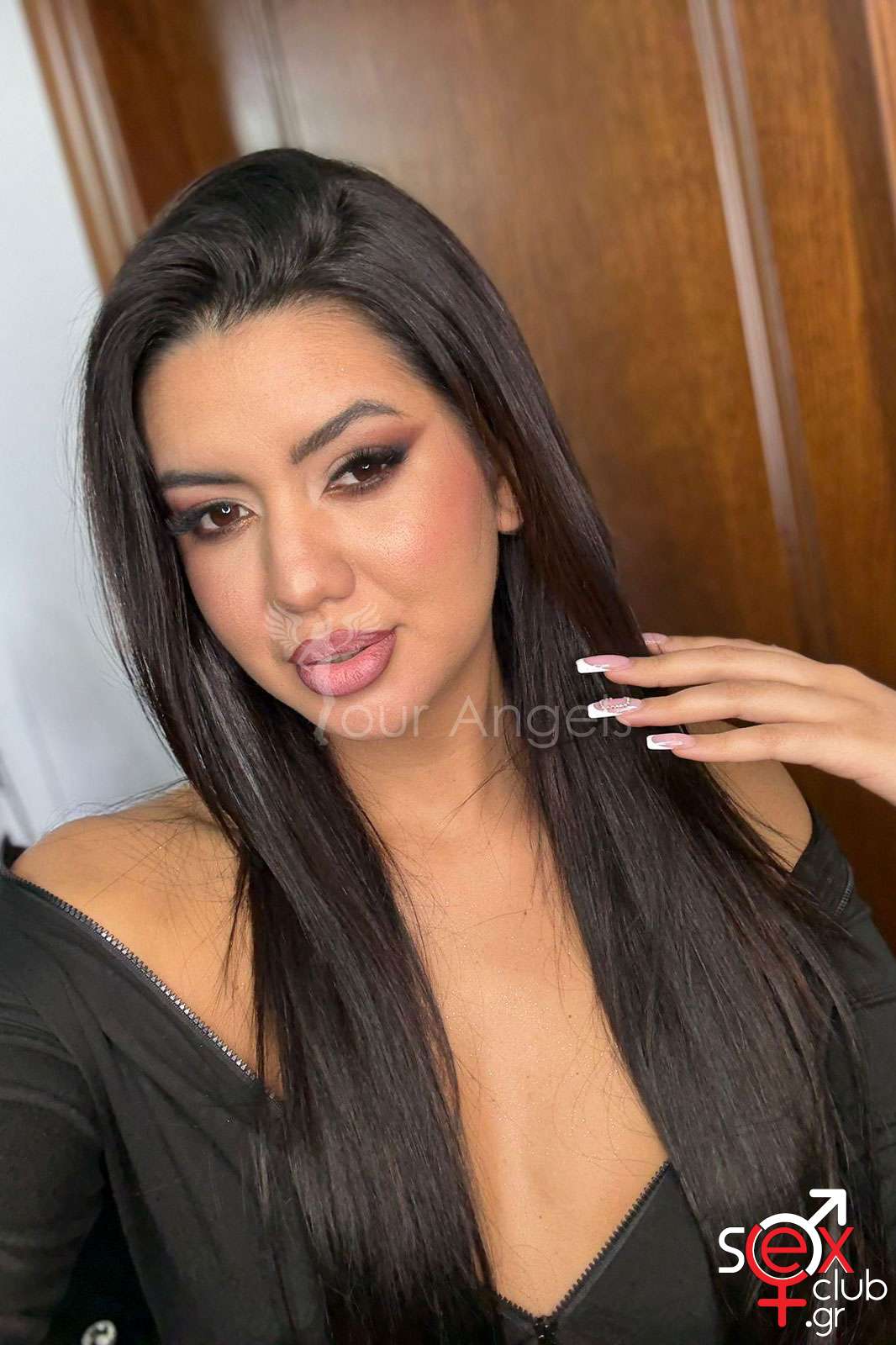 Escort-Crystal-10675