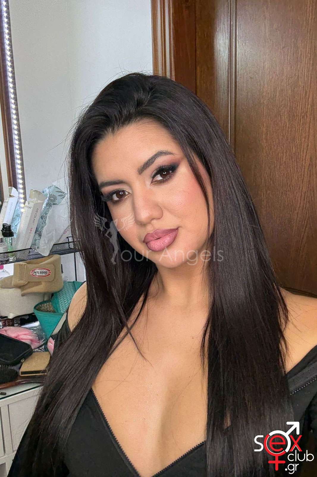 Escort-Crystal-10675