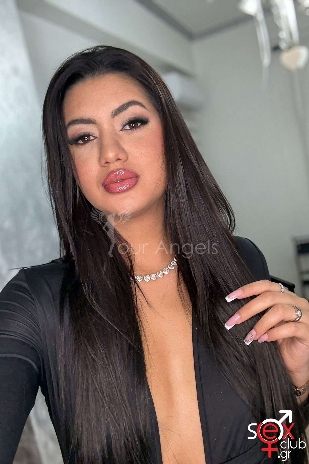 Escort-Crystal-10675